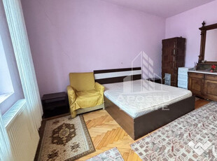 Apartament la casa, centrala termica proprie, zona Lunei