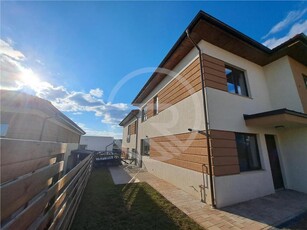 Casa tip duplex, la cheie, situata in cartierul Voronet!