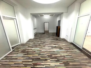 Spatiu comercial central suprafata 220 mp