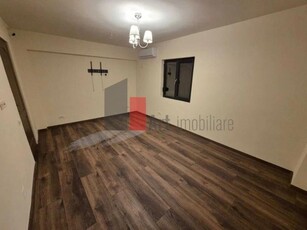 Vand apartament 2 camere Universitate