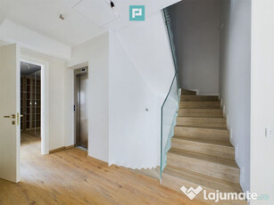 Vila Duplex 5 camere cu garaj zona Școală Americană