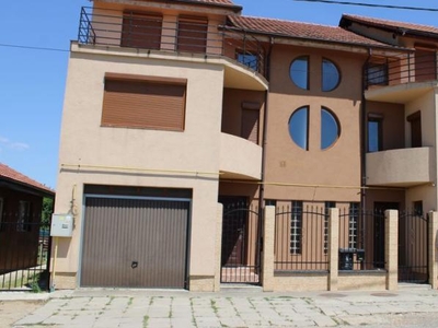 Casa in Duplex, zona Girocului, P+E+M, centrala proprie, garaj, 3 balcoane,3bai!