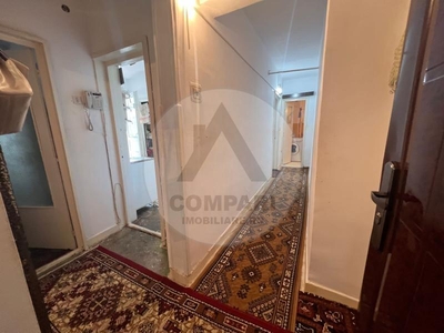 Vand apartament 2 camere Aradului