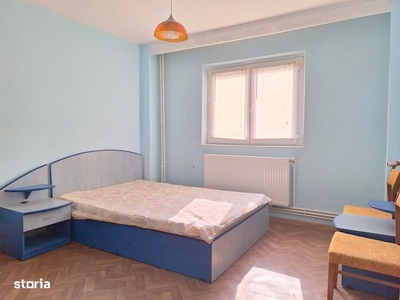 Apartament 2 decomandate, etaj 2/ 4, cu centrala proprie,Bacau