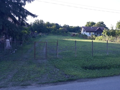 Vand teren intravilan in centrul comunei Ceuasu de Campie 2400 mp