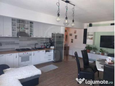 Apartament 3 camere semidecomandat zona Eroilor