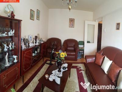 Apartament trei camere, deco, 2balcoane stradal Bistrita Lac