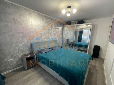 Apartament cu 3 camere, 57 mp, Strada Florilor