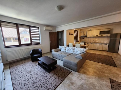 Apartament de inchiriat cu scara interioara 3 camere, situat in zona Centru (Bloc Nou). Pret inchiriere: 400 Euro/luna.