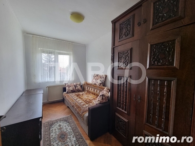 Apartament de inchiriat 3 camere debara camara zona Centrala