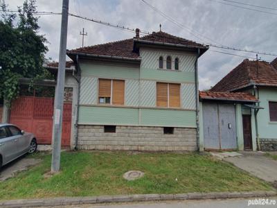 vind casa + loc de casa in beius str livezii jud bihor