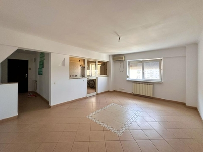 Apartament 4 camere de vanzare CALEA CALARASILOR - Bucuresti