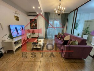 Mobilat si utilat. Curte privata. Zona excelenta