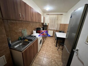 VAND apartament 3 camere decomandat, situat la parter,zona Vasile Aaron