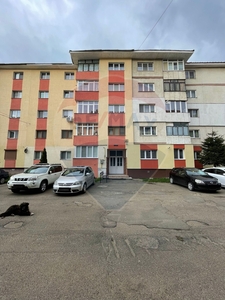 Apartament 3 camere vanzare in bloc de apartamente Suceava, Radauti, Est