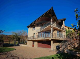 Casă / Vilă cu 5 camere de închiriat în zona Dealuri Oradea