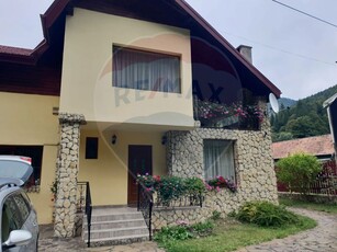 Vilă de lux cu 6 camere de vânzare ,534 mp teren/Simon Bran