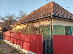 Casa de caramida in loc. Sincai (la 26 de km de Tg. Mures)