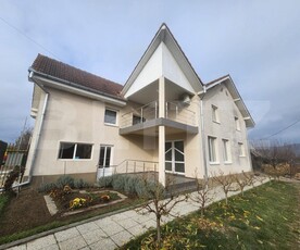 Casa individuala cu 4 camere,184 mp utili,2000 mp teren,Aiud