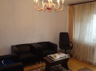 Inchiriez apartament 4 camere decomandat in Deva, zona Pietei Centrale, etaj 3, mobilat, utilat