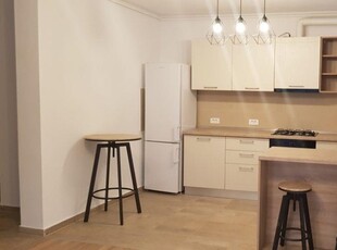 Inchiriez apartament cu 2 camere in zona Olimpia