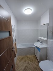 Închiriez apartament cu 3 camere