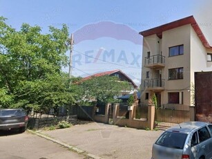 Proprietar,inchiriez Vila P+2,12 camere,Damaroaia,IZBICENI nr.106,cazare,activitati comert. diverse