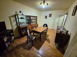 Vand apartament cu 3 camere,zona Lipovei