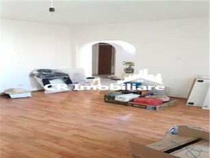 Vanzare apartament 3 camere Tei