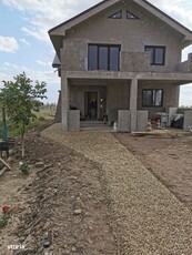 Casa bifamiliara(2 intrari individuale) 258mp la 3 minute de Focsani