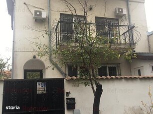 Casă / Vilă apartament cu 4 camere de vânzare în zona Ultracentrala