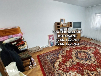 Apartament 3 camere, zona Liceului Economic