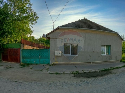 Casa / Vila cu 4 camere de vanzare, Hunedoara, jud. Hunedoara
