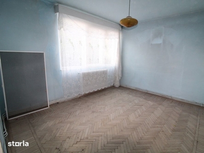 Vând apartament 2 camere în Hunedoara, zona Dunărea-Profi, etaj 1
