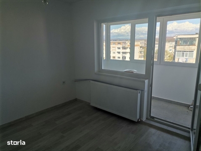 Vanzare apartament decomandat, renovat total, liber, Mioveni