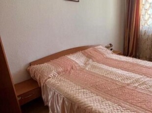 Ap 3 cam, Str. Al. Plaiului. Pret 235 Eur/ luna