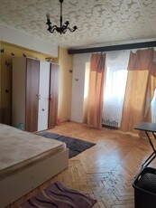 Apartament decomandat cu 3 camere, etaj 7/8, Vaslui zona Traian