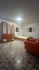 Apartament la casa, zona Steaua