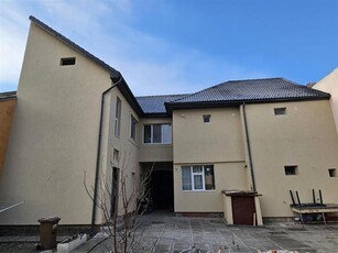 Casa spatioasa cu 3 apartamente de vanzare in Sibiu