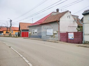 Casa / Vila cu 3 camere de vanzare in zona Central