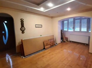 De vanzare apartament, 3 camere, semidecomandat, 63 mp, Darmanesti, Scoala nr 8, Cod 157262