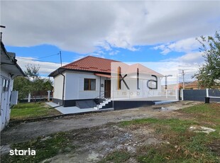 Vanzare - Apartament cu 3 camere, decomandat, etajul 4 cu acoperis si