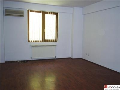 APARTAMENT SPATIOS CU 80 MP CURTE PROPRIE