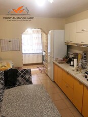 Apartament 2 camere Cetate, PARTER,zona linistita !