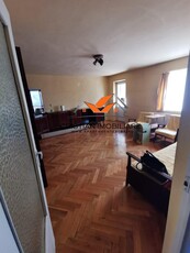 Apartament 3 camere decomandat,etaj 1, 2 bai, Cetate !