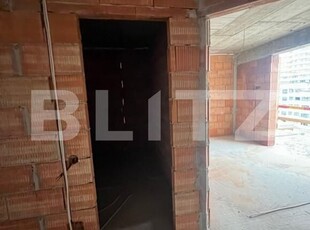 Apartament 4 camere, etaj intermediar, zona Vivo