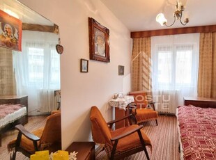 Apartament cu 3 camere, etaj intermediar, zona Dacia