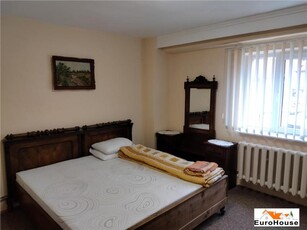 Apartament cu 4 camere de inchiriat in Alba Iulia.