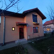 Casa individuala Giroc in vatra statului, Aproape de Biserica