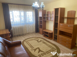 Închiriez apartament 3 camere